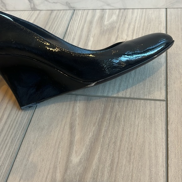 Gucci Black Patent Leather Wedge Round Toe Pumps Size 40 - Picture 9 of 11